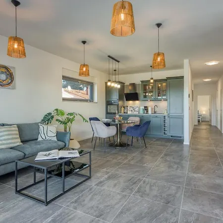 Apartman Adria 1 By Guide Porec